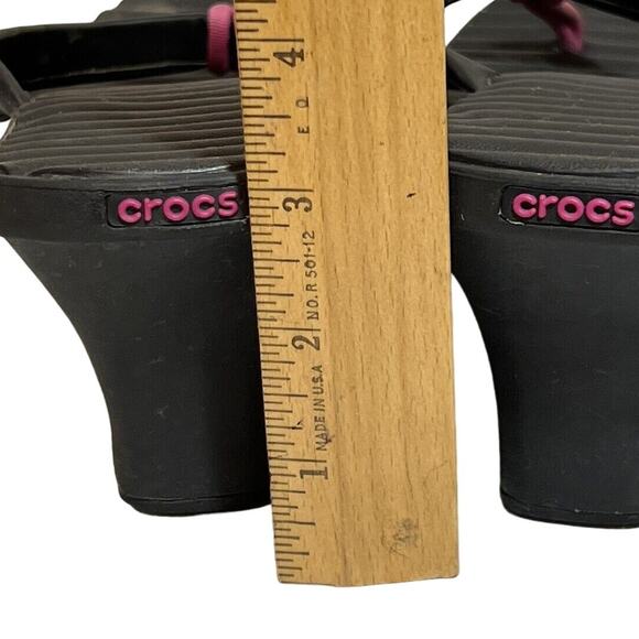 CROCS Sandals Women’s Size 10 Black Pink Cabana Wedge Flip Flop - Picture 4 of 7